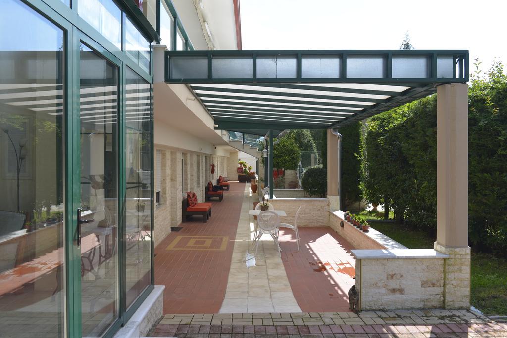 Hotel Galaxy Krepeni Exteriör bild